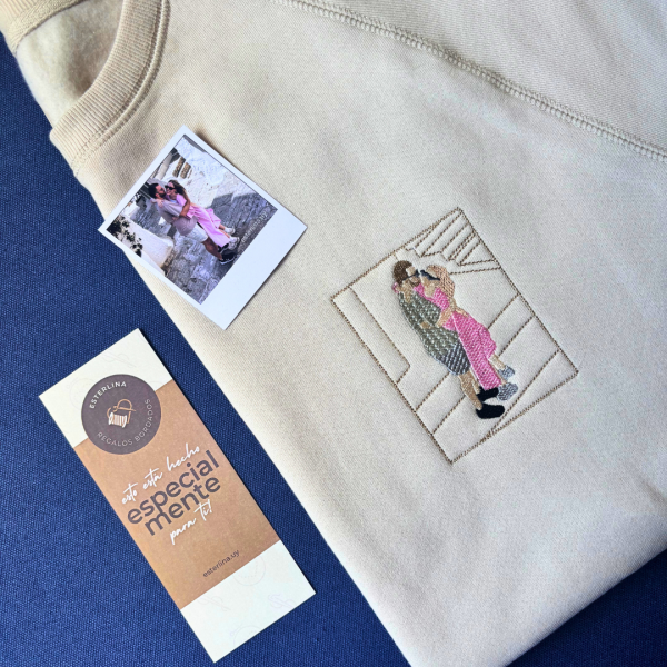 Buzo con foto bordada
