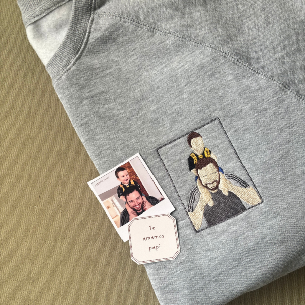 Buzo con foto bordada
