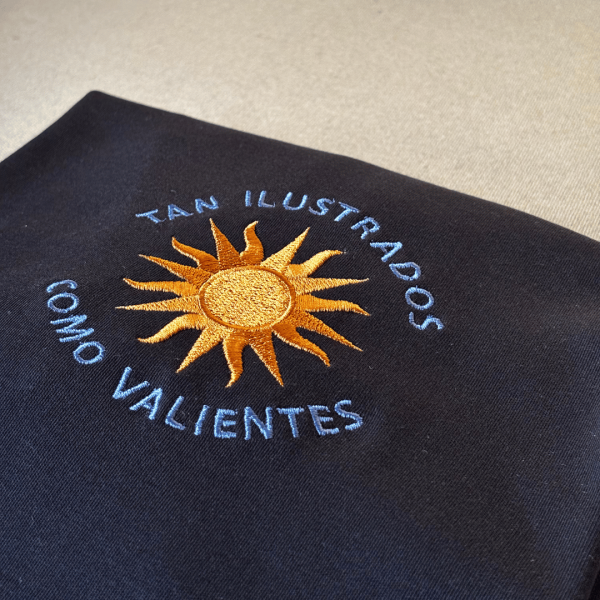 Bordado "Tan ilustrados como valientes"