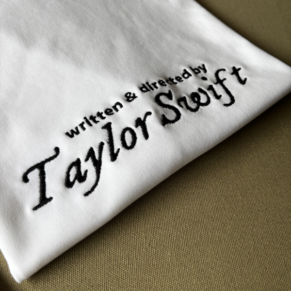 Bordado "written & directed by Taylor Swift"
