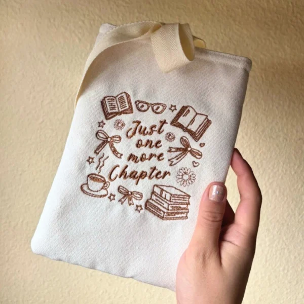 Bordado "Just one more chapter"
