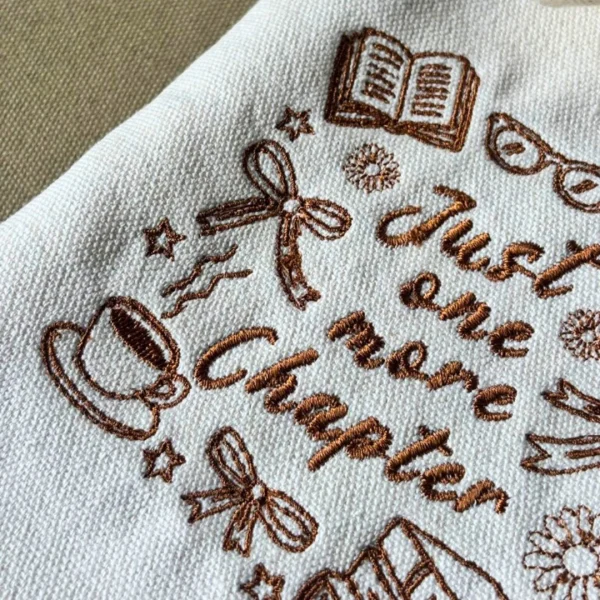 Bordado "Just one more chapter"