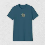 Remera básica con bordado «Sol uruguayo»