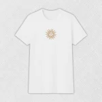 Remera básica con bordado «Sol uruguayo» en dorado