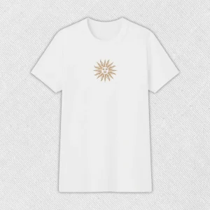 Remera básica con bordado "Sol uruguayo" en dorado
