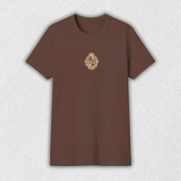 Remera básica con bordado "Escudo Nacional"