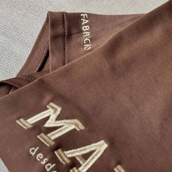 Bordado "Mamá" + año