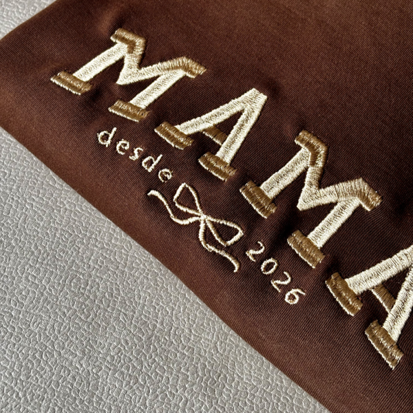 Bordado "Mamá" + año
