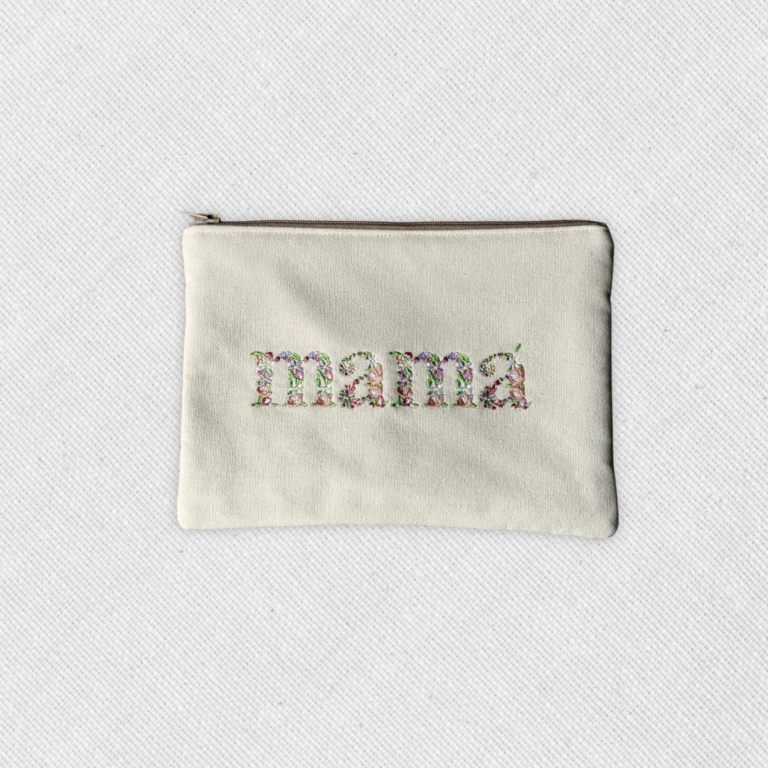 Neceser beige con bordado "Mamá"