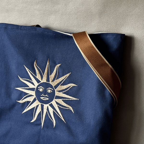Tote bag con bordado "Sol uruguayo" - EDICIÓN ESPECIAL