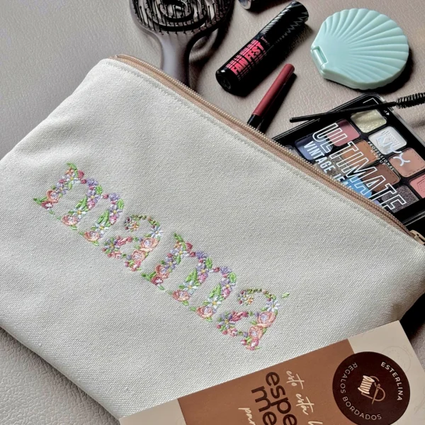 Neceser beige con bordado "Mamá"