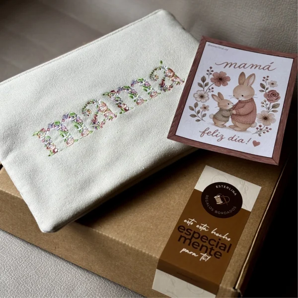 Neceser beige con bordado "Mamá"