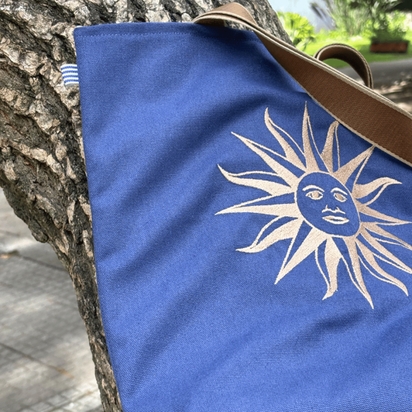 Tote bag con sol uruguayo bordado - EDICIÓN ESPECIAL