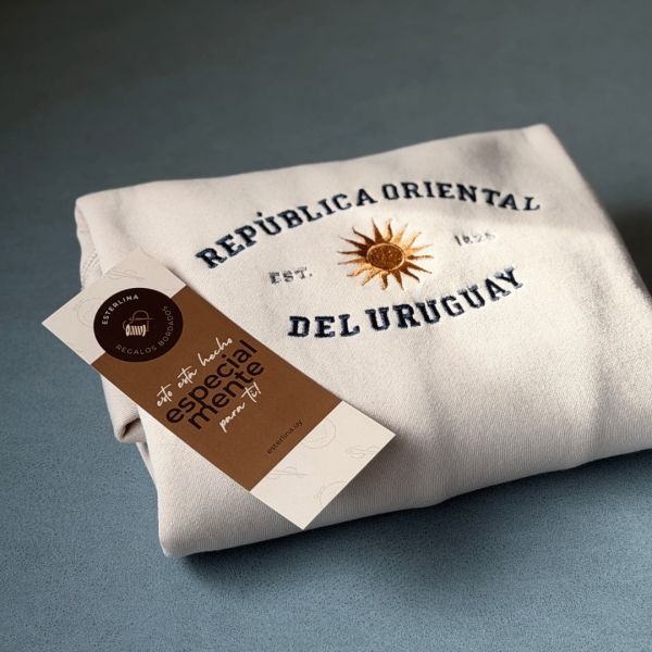 Buzo con bordado «República Oriental del Uruguay»