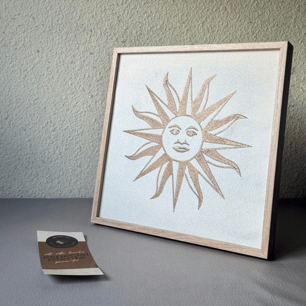 Cuadro cuadrado grande con bordado "Sol uruguayo" - EDICIÓN ESPECIAL