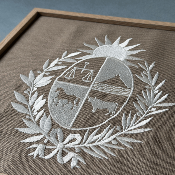 Cuadro cuadrado grande con bordado "Escudo Nacional" - EDICIÓN ESPECIAL