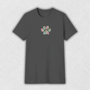 Remera básica con bordado "Huella floral"