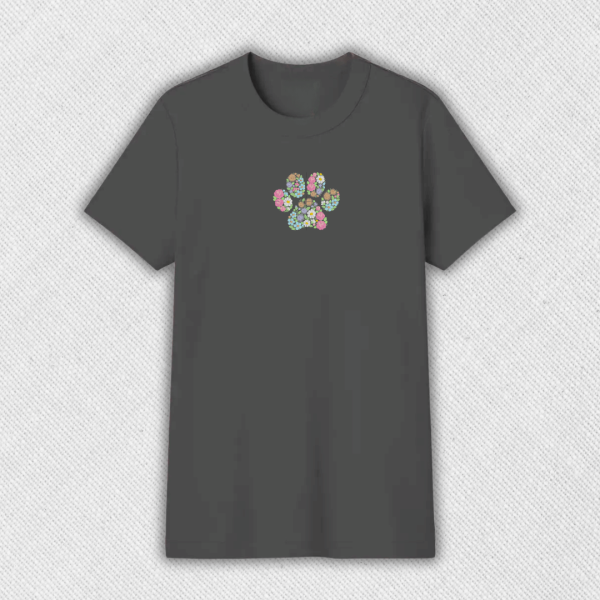 Remera básica con bordado "Huella floral"